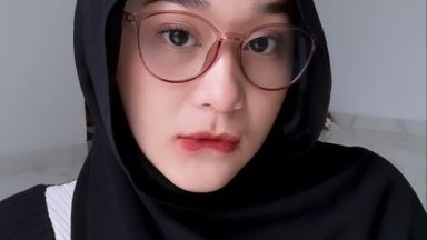 wanita hijab hitam colmek di kamar mandi