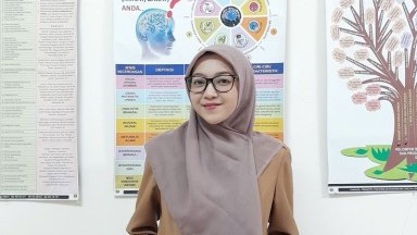 Della buk guru hijab