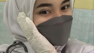 dokter baru saja menikah dan menikmati bulan madu di hotel mewah