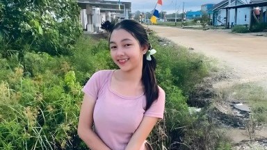 pepek nya kepanasan akibat di oleskan minyak