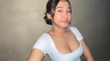 wanita dengan wajah yang polos