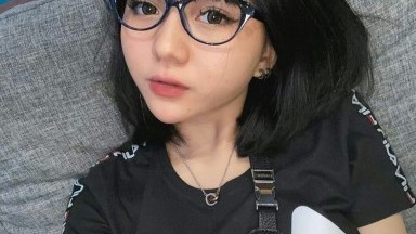 wanita ini hampir mirip sarah viloid