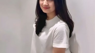 akak cantik gabut jadi mainin pepek di kamar mandi