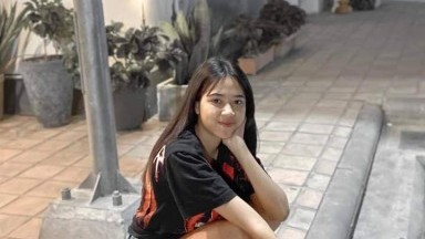 gadis cakep ini adalah pelawak