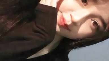 gadis chindo lagi asik mainin dildo baru nya