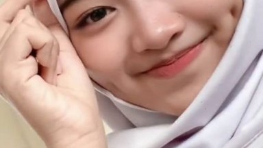 baru lihat dia senyum aja aku udah lemes apalagi kalau anal