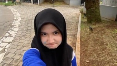 kakak adik mesum sange saat adiks masih lipat baju