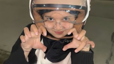 wanita cakep tukang nyakar