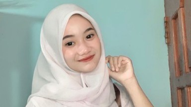 gadis sma kasi spil meki nya yang begitu mulus