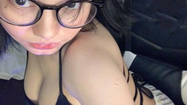 gadis perawan pertama kali live bugil di kamera