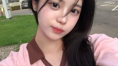 wanita dengan raut baby face