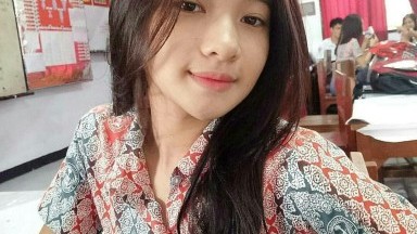 SMA Ngewe Masih Pake Seragam Batik