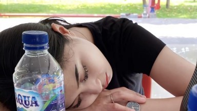 gadis tobrut lagi tunjukin badan seksi