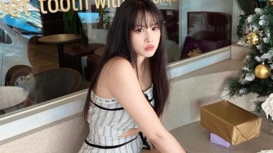 gadis tobrut lagi omek di kamar nya