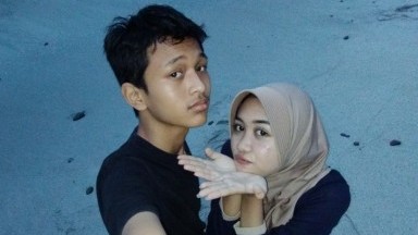 di kamar mandi tengah malam biar ga ketahuan