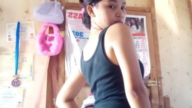 gadis bondol lagi tunjukin bugil nya di kamar mandi