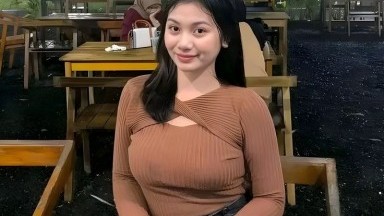 isep penis cowok di gudang tembak sperma di wajah