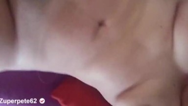 seorang ibu rumah tangga yang mendambakan penis.