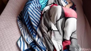 Adik tiri berusia 18 tahun suka sekali disetubuhi seperti ini dari samping