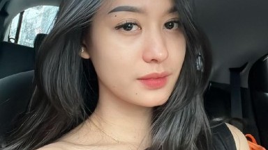 wanita remaja ini live sambil mainin ciput nya