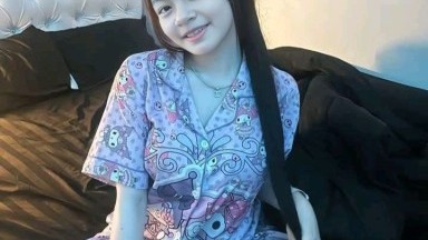 gangguin kaka sedang tidur di kamar nya