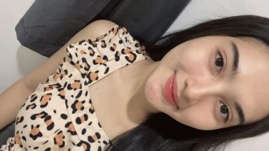 gadis cantik lagi jepit kontol pacarnya