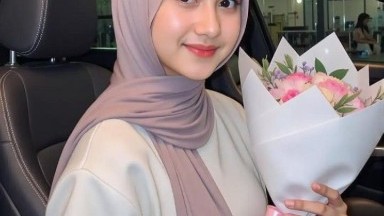 gadis hijab lagi nyepong om om