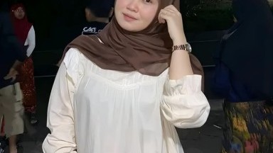 nyuruh istri kocok in dan emut