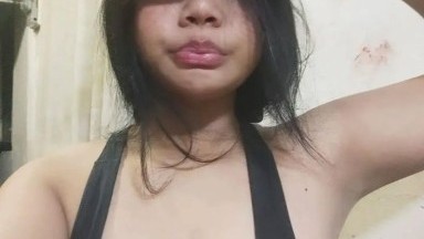 wanita ini baru di beliin baju aja udah kasi pepek nya