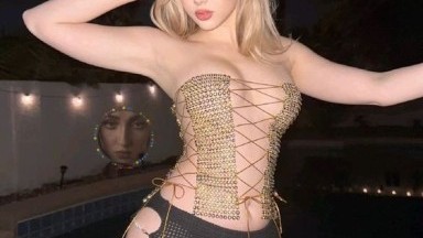 gadis rambut pirang ini lagi mesum sama pacar barunya