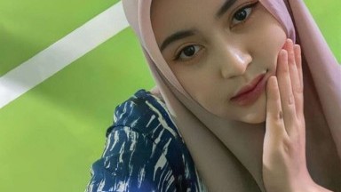 lihat wanita alim omek