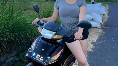 baru aja siap joging udah di ajak ke kamar