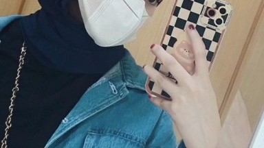 wanita hijbers masker lagi bugil