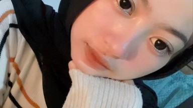 gadis hijabers lagi bugil di kamar nya