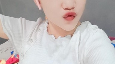 padahal lagi di kantor bisa banget gadis ini