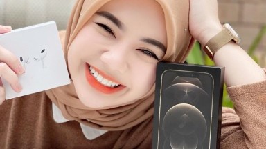 cuman karena hp iphone keluaran terbaru cewek mau di kenyot