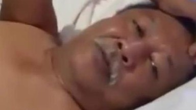 kakek kumis putih ini ngewe