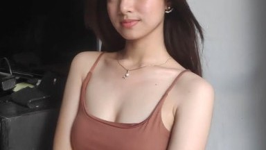 dari aura nya aja udah jelas mahal banget wanita ini