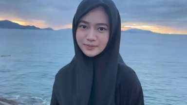 cowok nya berdaptasi sama cewek yang baru di kenal