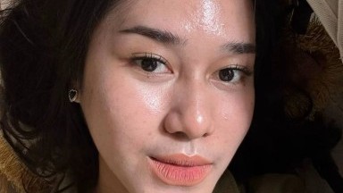 janda kembang lagi live enak banget lihat dada nya di belah