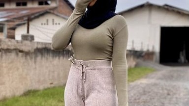 cewek nya baru pertama kali ngentot jadi bingung mau ngapain