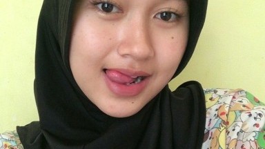 anak sma ini sebelum tidur mainin kerang tanpa bulu