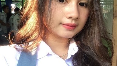 Cwe sma sange masukin memek dengan gagang gayung