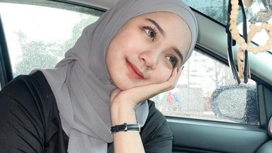 ukhty ini mencoba beradaptasi sama cowok hyper