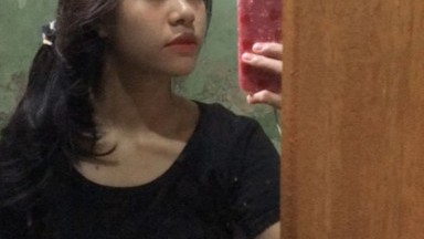 cewek lagi terkapar di kentot sama cowok nya