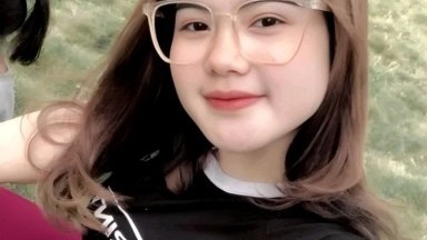 temenin om karokean sambil bugil