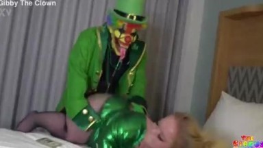 wanita yang bertumbuh mungil ini di perkosa | bokepindo